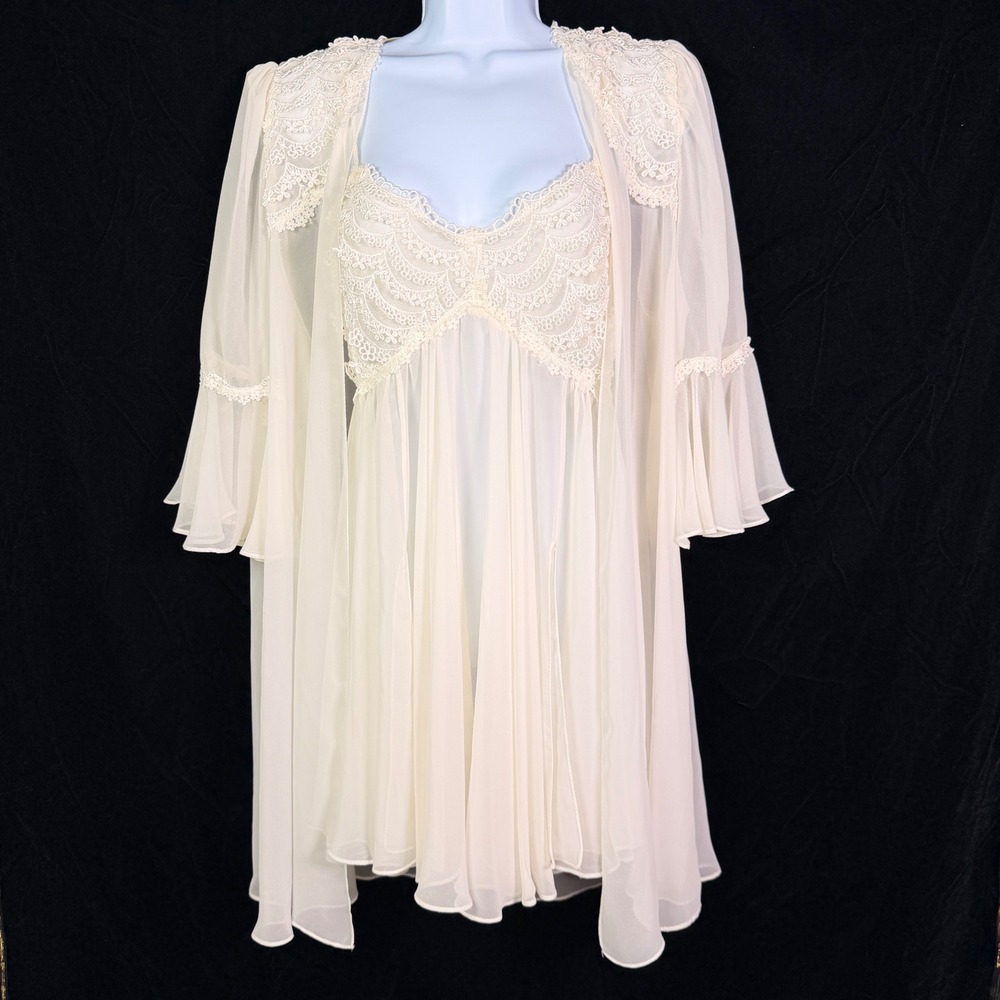 Flora Nikrooz Sacks Fifth Ave Cream Lace Babydoll Slip Dress Robe Set Sz P/S USA